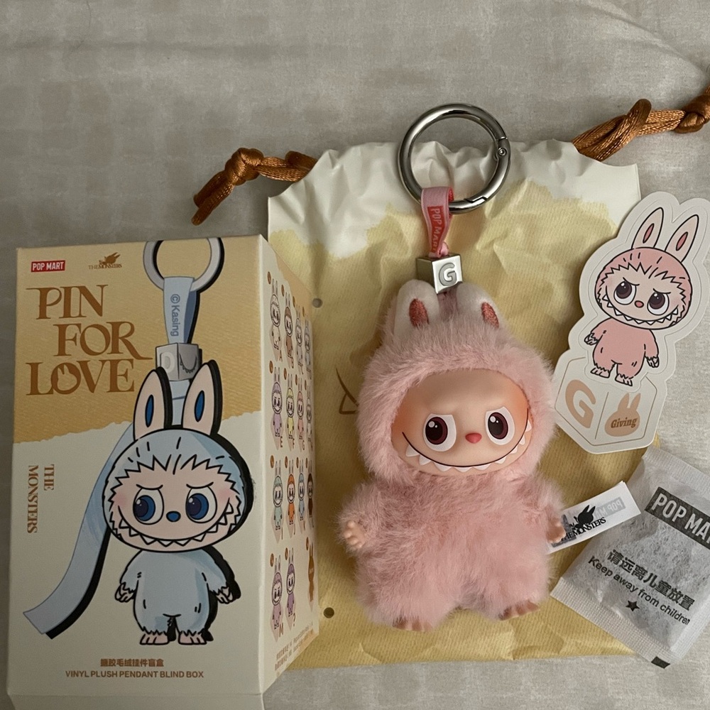 Labubu Pin for Love - G - Picture 3 of 7
